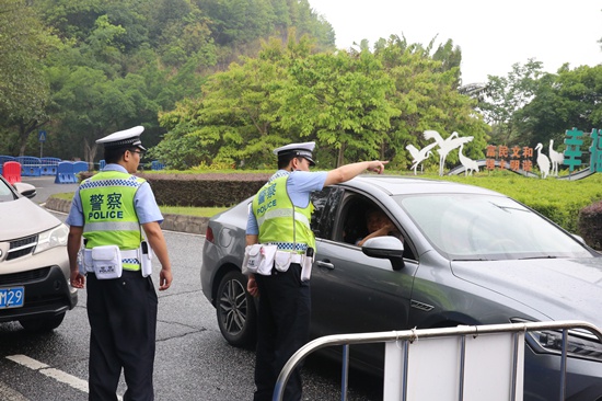 五一假期鹤山公安默默守护！藏蓝身影如何全方位保平安？  第8张