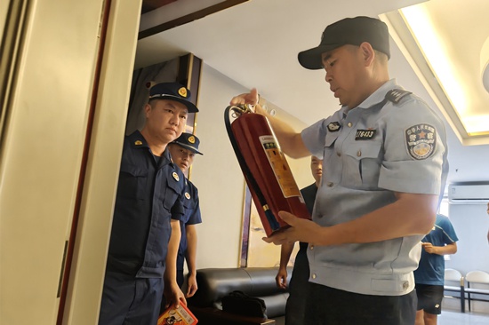 五一假期鹤山公安默默守护！藏蓝身影如何全方位保平安？  第10张