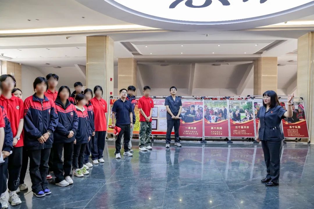 武定县法院与民族中学联合办活动，这堂法治实践课有多精彩？  第2张