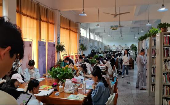 五一假期湘潭县图书馆人气爆棚！约4500人次线下阅读，你去了吗？  第2张