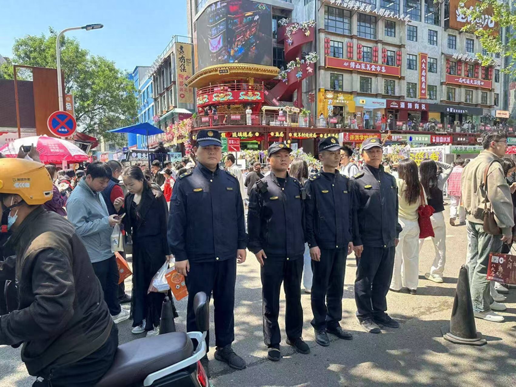 五一别人度假，张店城管人却坚守岗位？他们究竟付出了多少