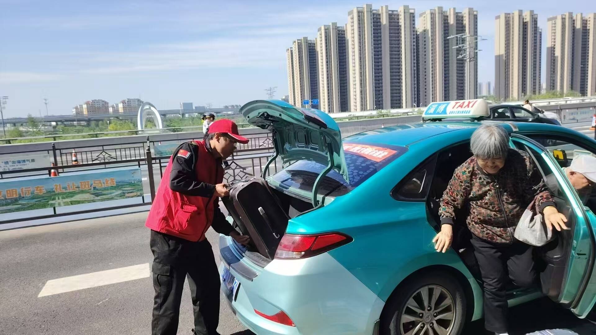 五一别人度假，张店城管人却坚守岗位？他们究竟付出了多少  第5张