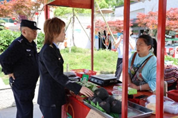 汶川县市场监管局联合公安局出击！假劣肉制品、三无山寨食品还能横行？