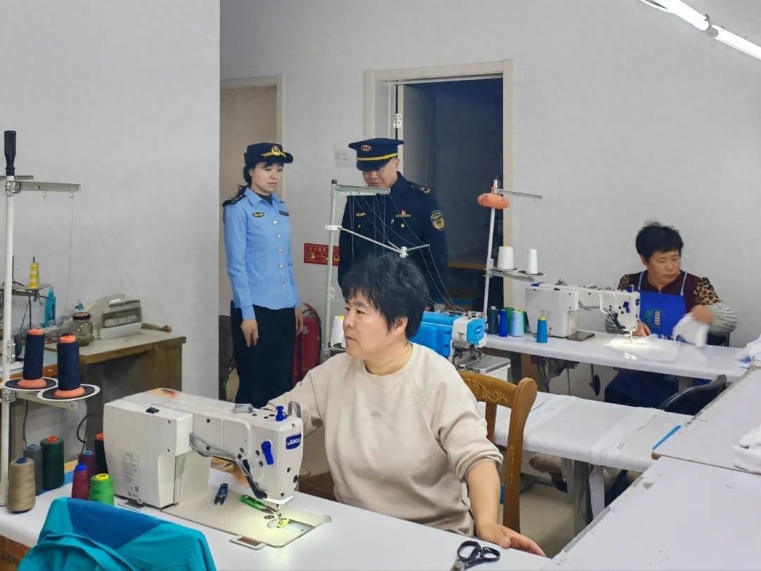 北京市房山区市场监管局良乡所，如何保障学生校服质量？