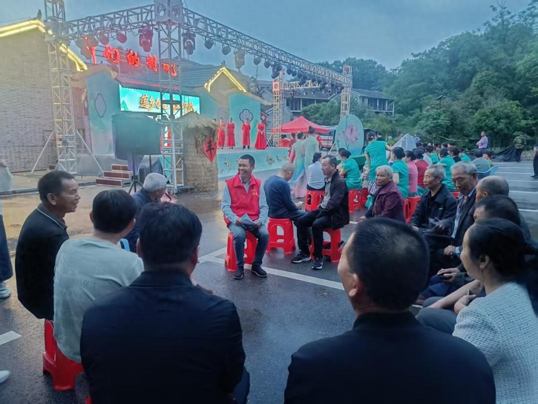 莲乡新风讲评会亮点多多！道德红黑榜如何构建乡村治理新格局？