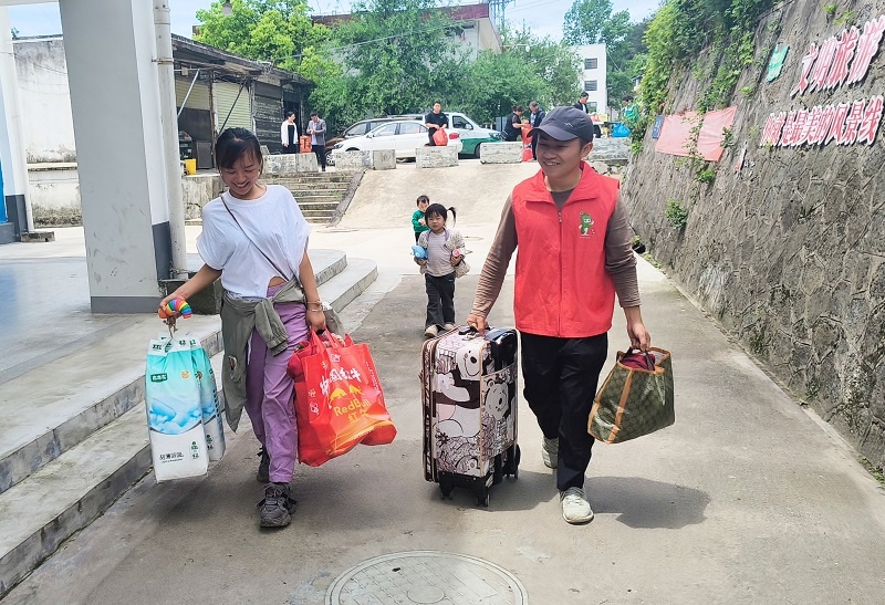 五一假期施秉县近40名志愿者活跃街头！这暖心行动你知道吗？  第4张