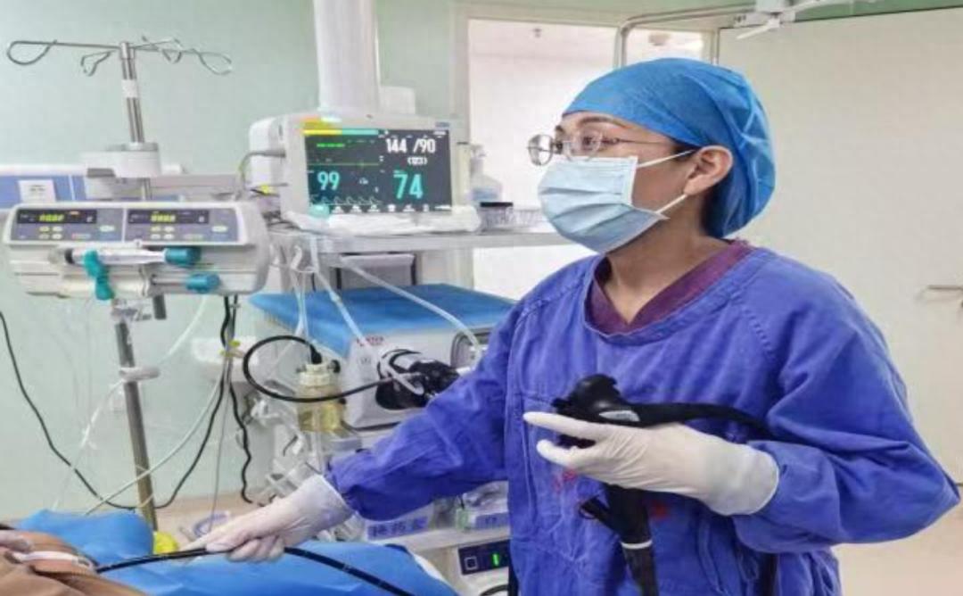 20岁女孩误吞牙刷一天后才就医！这究竟是为何？