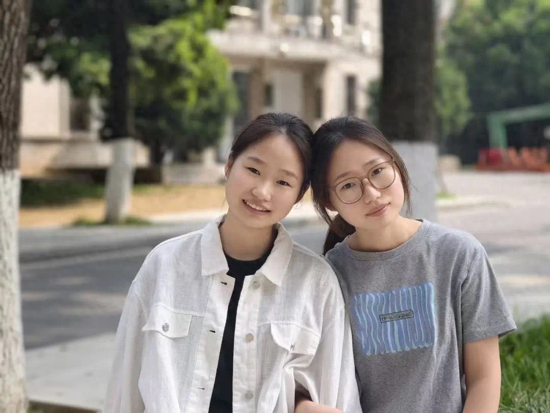 5分之差考入同一大学，双胞胎姐妹花一战成硕的秘诀究竟是什么？