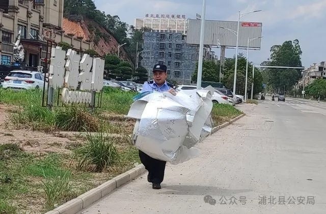 5月1日浦北县公安局民警暖心推车！这事儿你知道吗？  第3张