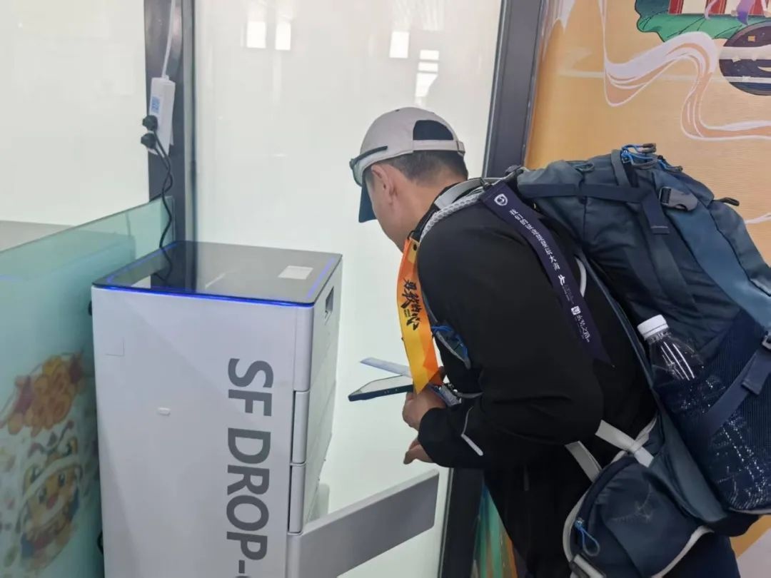 敦煌莫高国际机场安检投快递柜，这一创新能否破解旅客两难困境？  第3张