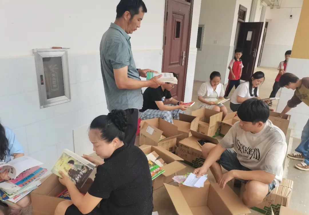 上海援滇超2万册爱心图书抵达！偏远小学如何借此腾飞？  第2张