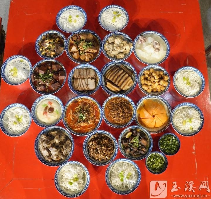 顶流董宇辉都来打卡！玉溪八大碗究竟啥魅力？速来探秘
