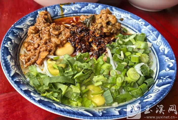 顶流董宇辉都来打卡！玉溪八大碗究竟啥魅力？速来探秘  第2张