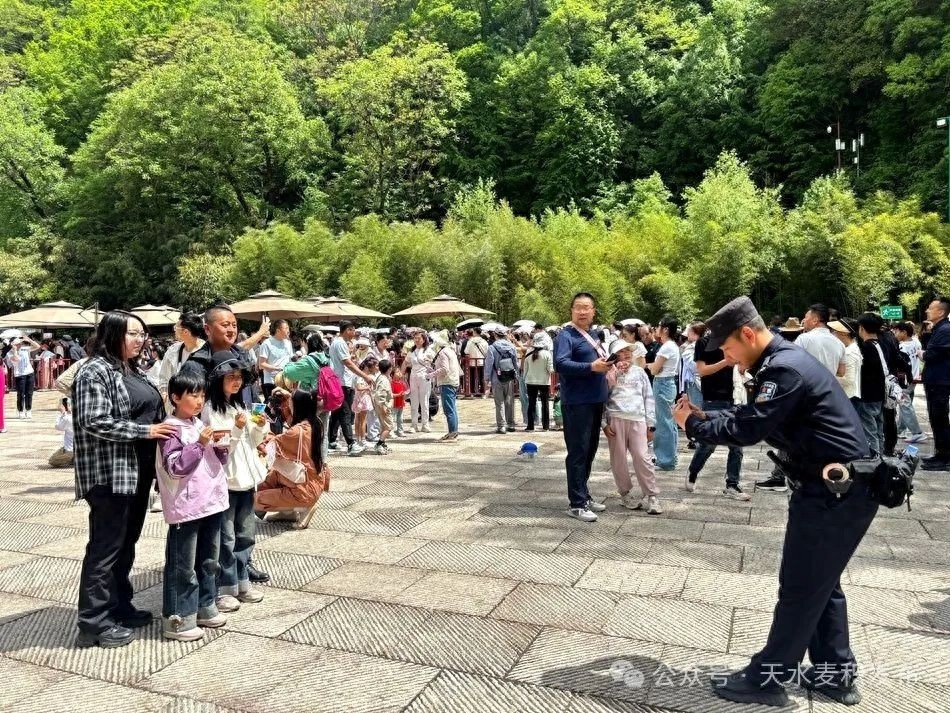 5月4日清晨，麦积山石窟的她凭啥坚守？背后故事令人动容