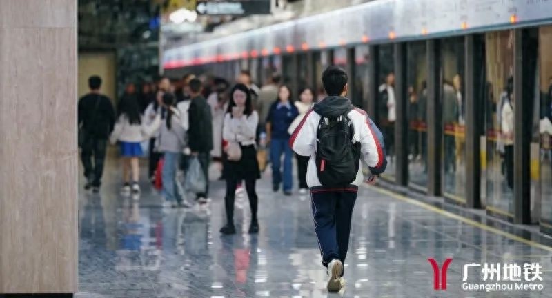 地铁抢门上车，你真的愿意为了一分钟冒险吗？