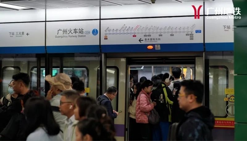 地铁抢门上车，你真的愿意为了一分钟冒险吗？  第4张