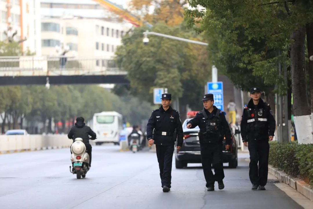 30年零投诉！昆明民警杨诚如何用1颗爱民心守护3.6平方公里？  第4张