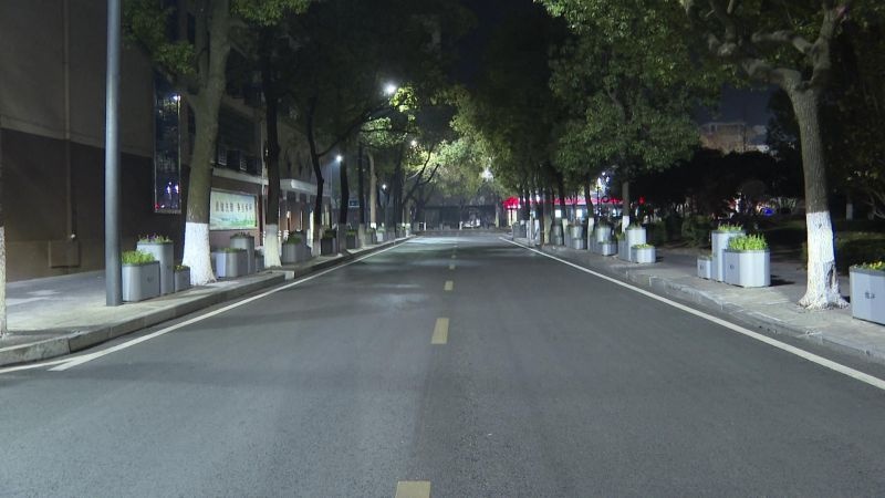 凌晨4点的城市守护者：环卫工人如何在寒冬中默默奉献？  第5张