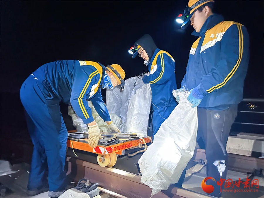 90后00后铁路青年如何守护兰新高铁？揭秘祁连山脚下的青春力量  第4张