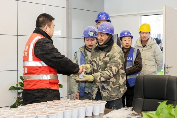寒冬腊月，一碗腊八粥竟能温暖整个西安浐灞国际港？暖心活动背后的温情故事  第2张