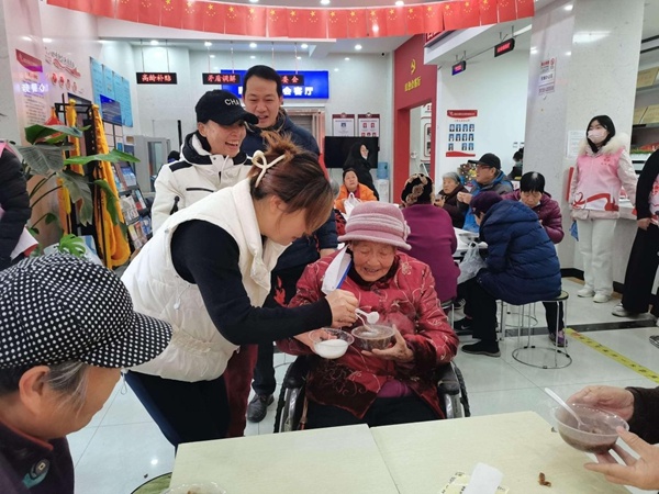 寒冬腊月，一碗腊八粥竟能温暖整个西安浐灞国际港？暖心活动背后的温情故事  第4张