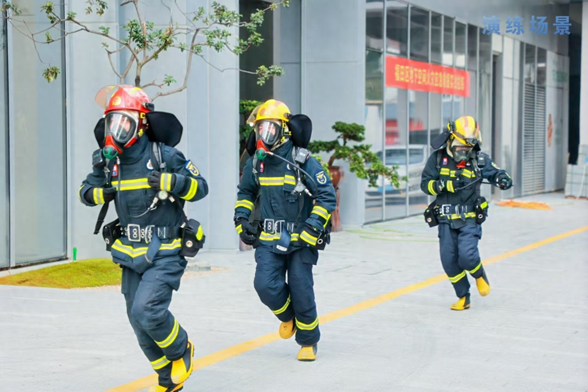 深圳福田区高层楼宇地下空间汽车火灾实战拉练，真车真火真场景，快速响应早处置，全力减少损失  第1张