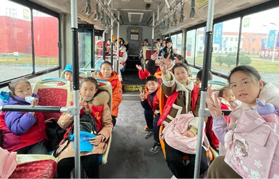 30余名小朋友的航空探秘之旅：他们发现了什么令人惊叹的航空秘密？