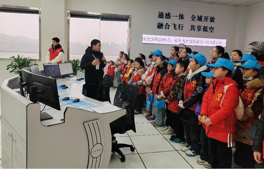 30余名小朋友的航空探秘之旅：他们发现了什么令人惊叹的航空秘密？  第3张