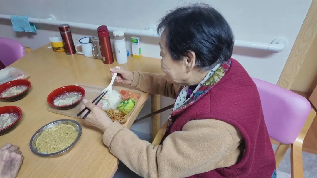 寒冬中的温暖奇迹！南京东路敬老院如何让老人们度过超强寒潮？  第2张