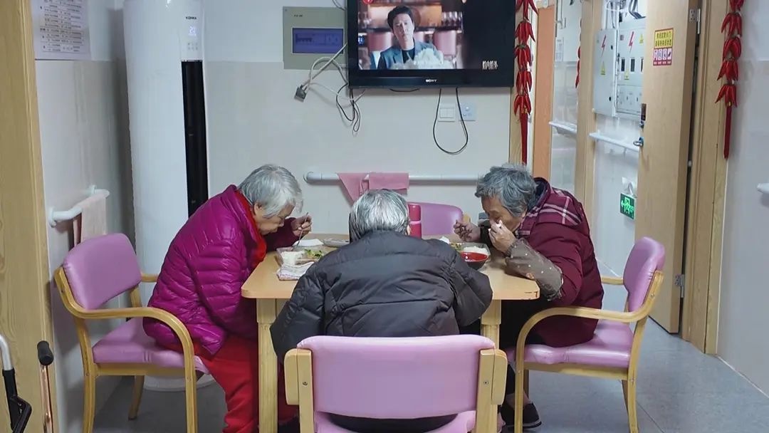 寒冬中的温暖奇迹！南京东路敬老院如何让老人们度过超强寒潮？  第3张