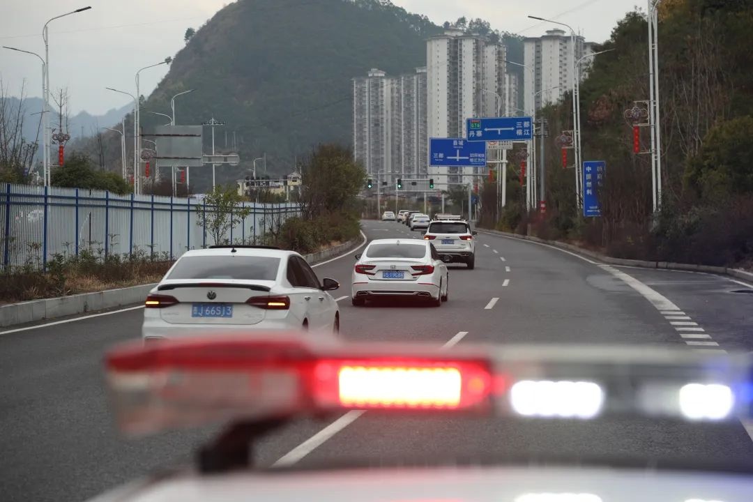 黔南州八百余名务工人员如何平安返岗？三都公安全力护航  第6张