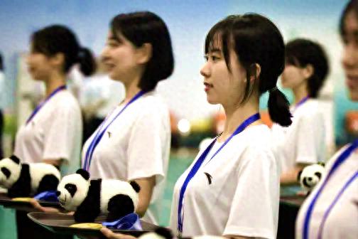 女警变身冬奥礼仪志愿者，她是如何见证五星红旗升起的荣光时刻？