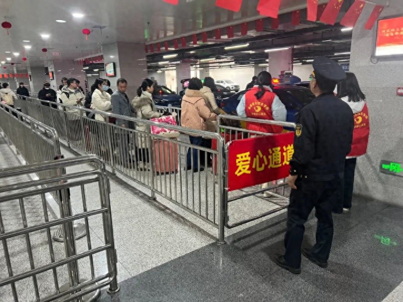 芜湖市如何确保春节返程高峰的安全与便捷？揭秘背后的普法行动