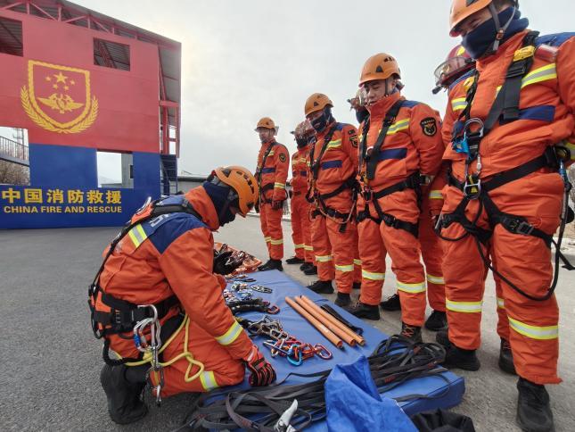 海晏县消防救援大队如何通过绳索救援训练提升综合应急救援能力？  第4张