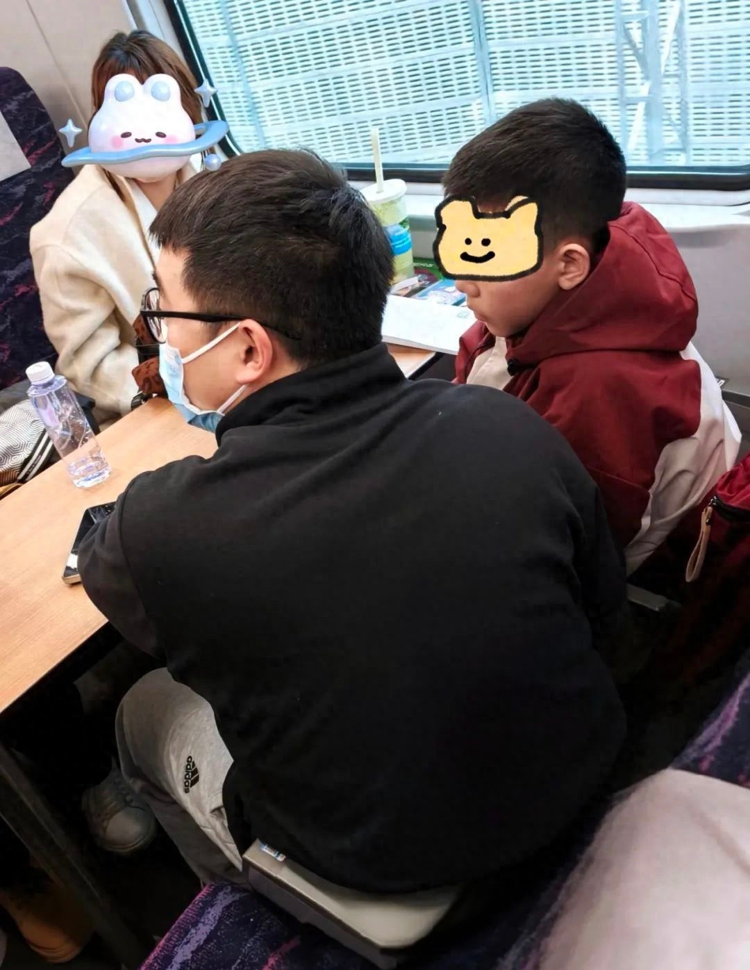 春节途中，郫都区医生高铁上连救两患儿！这是怎样的医者仁心?!  第1张