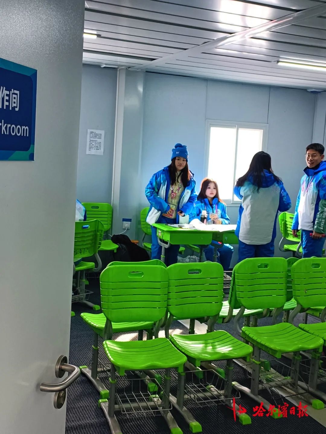 亚布力雪山上，为何这间小屋成了全球记者的暖心驿站？  第2张