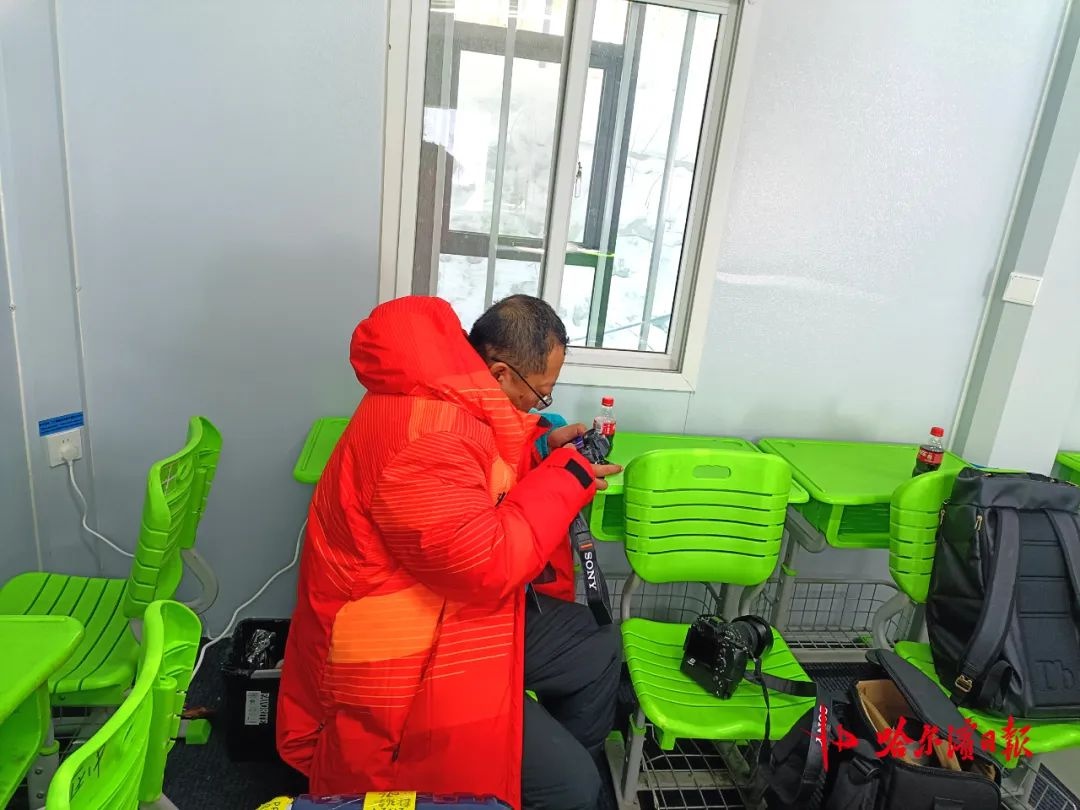 亚布力雪山上，为何这间小屋成了全球记者的暖心驿站？  第3张