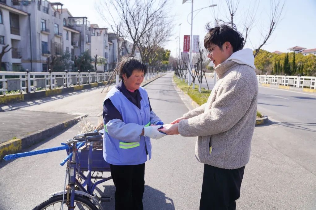 上海寒潮奉城-6℃冷到手指僵!工会暖心礼物超赞?!  第3张