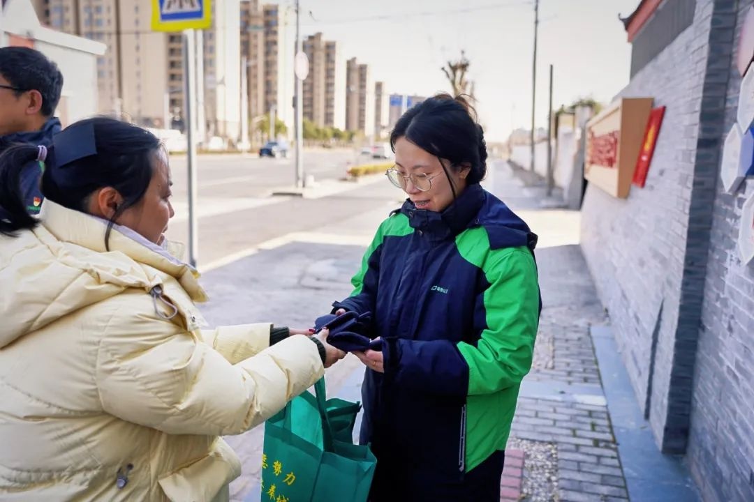 上海寒潮奉城-6℃冷到手指僵!工会暖心礼物超赞?!  第4张