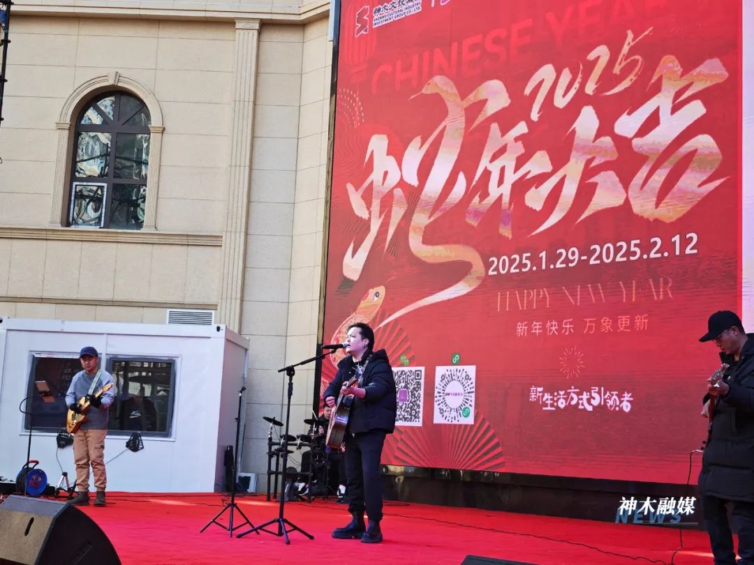 惊险刺激！高空舞狮表演为何让市民惊叹不已？快来海螺湾一探究竟  第2张