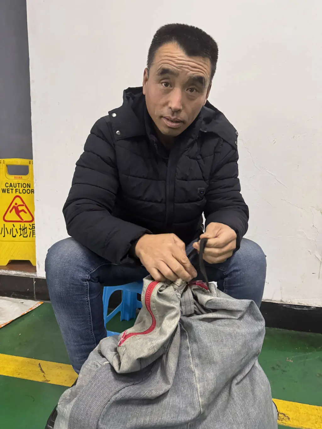 35年来最冷！上海火车站临时安置区为何让返沪旅客感受到温暖？  第6张