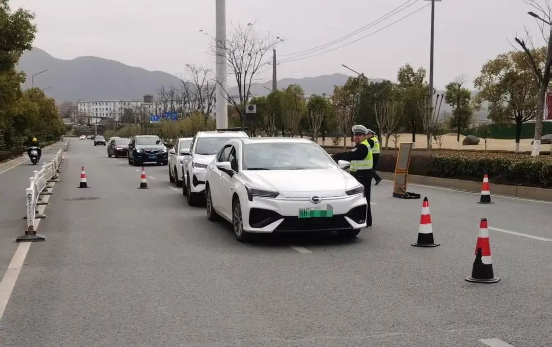 春运安全大作战！昌南交警如何严查违法行为保障你我平安？  第4张