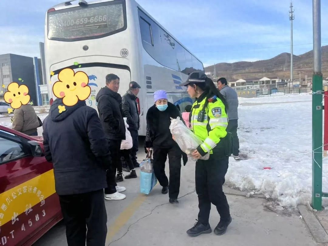 春运背后的温情守护！女骑警马瑞如何用微笑化解疲惫与无助？