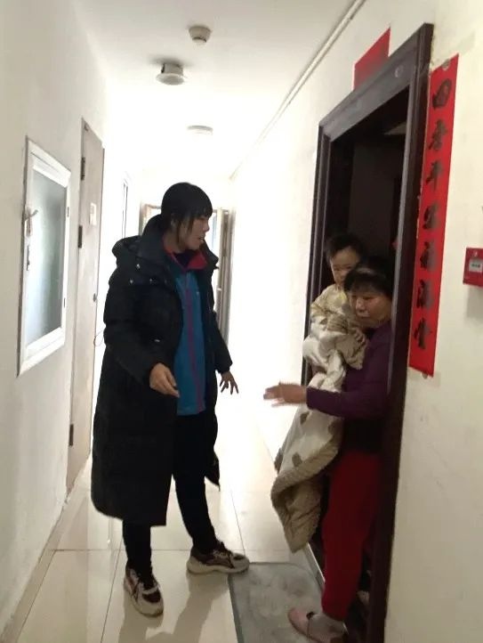 楼道堆物难题如何破解？惠兰美居社区用微治理释放大能量  第3张