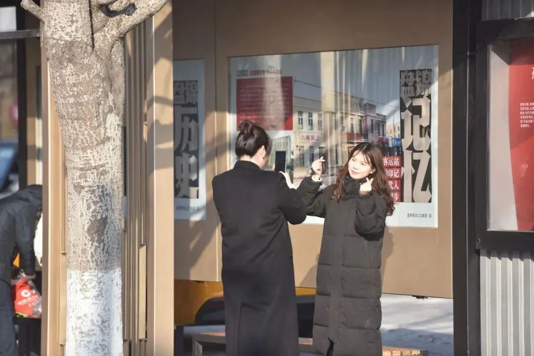 盘锦公交候车设施大变身！700多个站点如何成为城市亮丽风景？  第2张