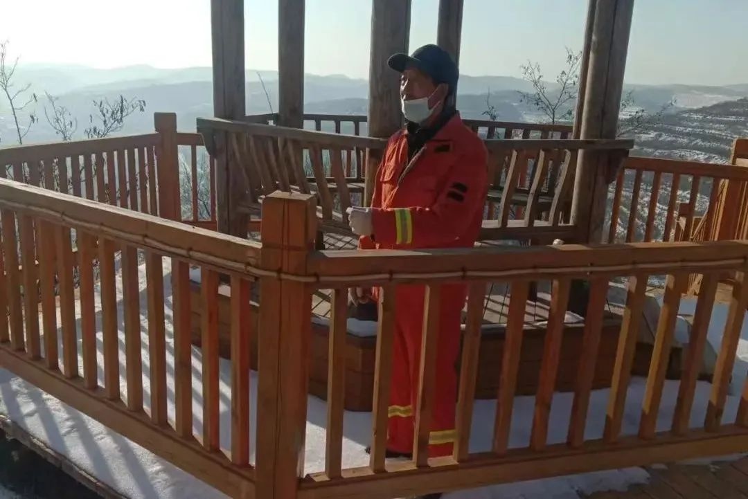 57岁守山人除夕夜的坚持：谁在守护栖凤山的童话世界？  第3张