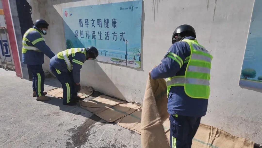 寒潮来袭，零下4℃！黄浦区环卫工人凌晨5点出动，你还在家里窝着吗？