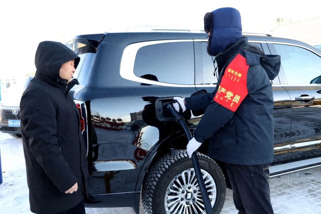 新能源汽车如何满电护航春节绿色出行？锡林郭勒供电公司有妙招  第1张