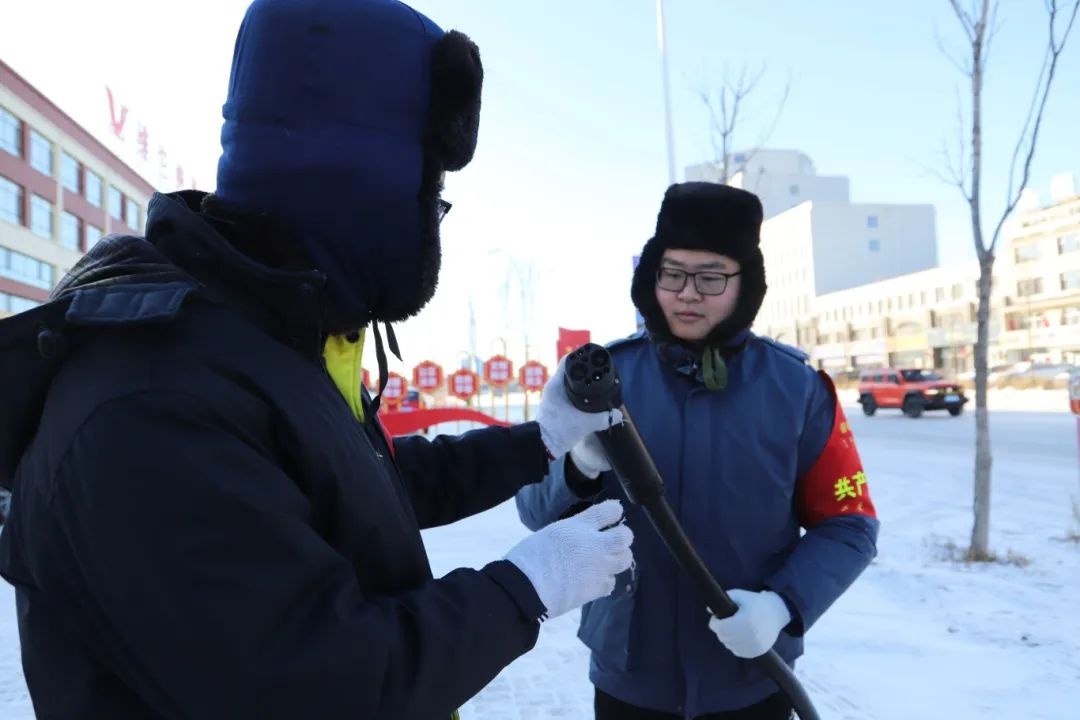 新能源汽车如何满电护航春节绿色出行？锡林郭勒供电公司有妙招  第2张