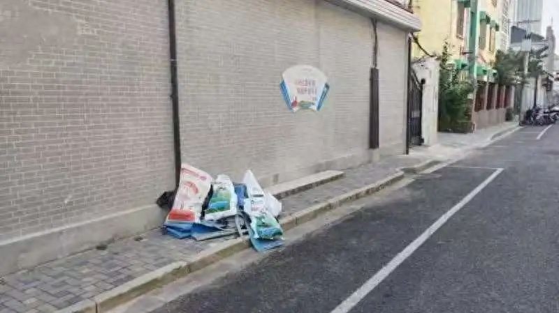 同一人一夜偷倒四次装修垃圾，执法队如何迅速破案？